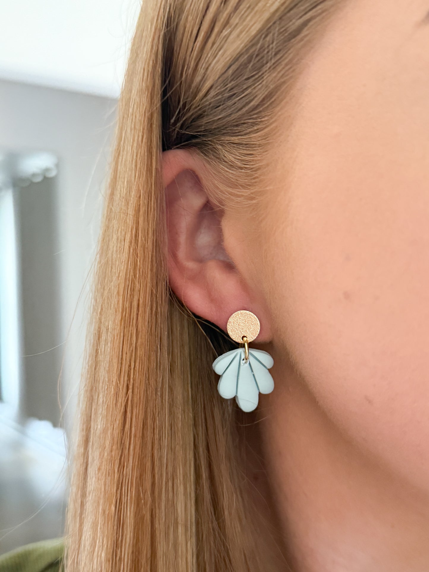 The Flora Dangles