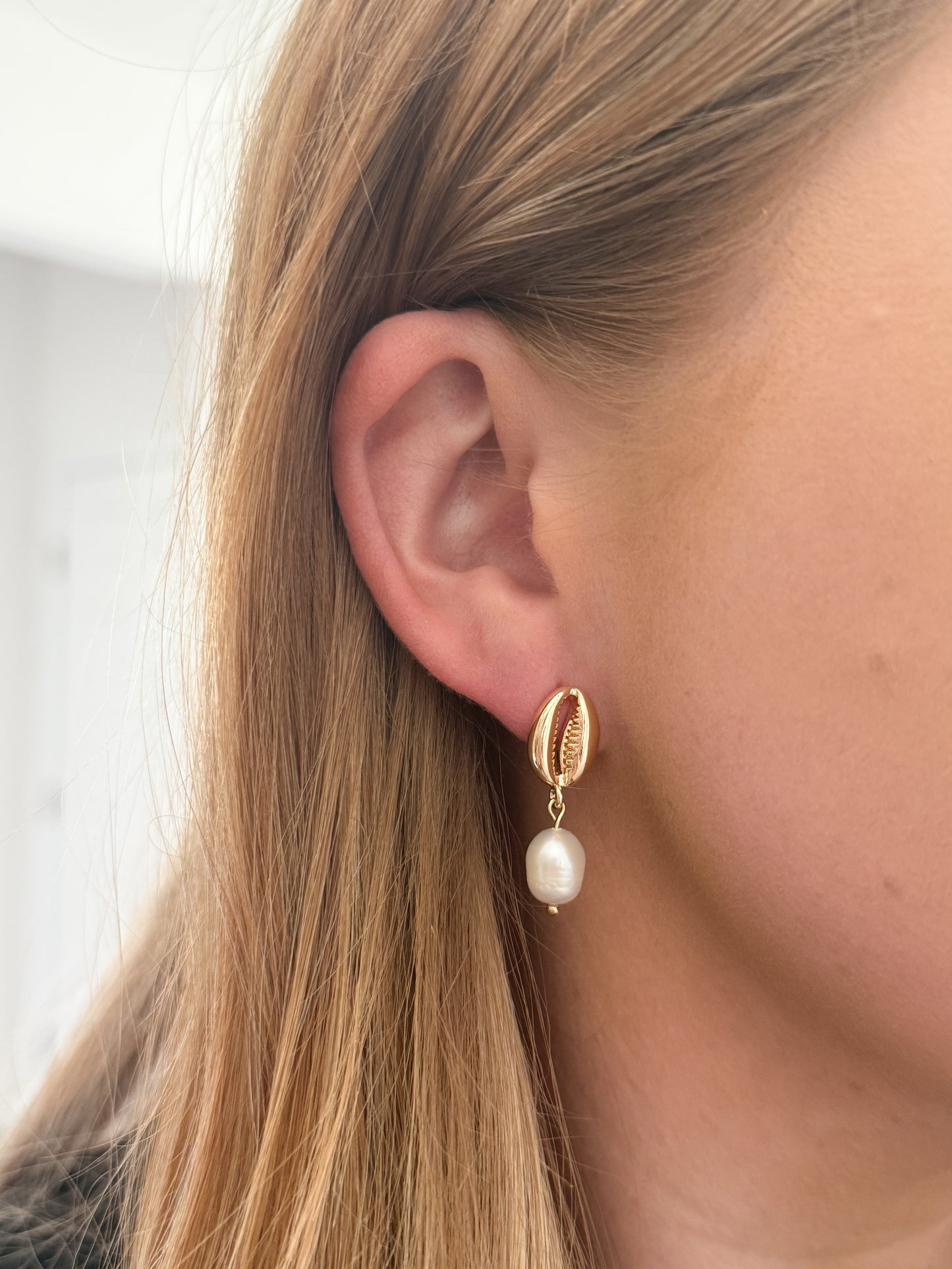 Cowrie Shell & Pearls