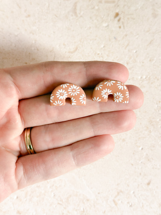 Daisy Retro Arched Studs