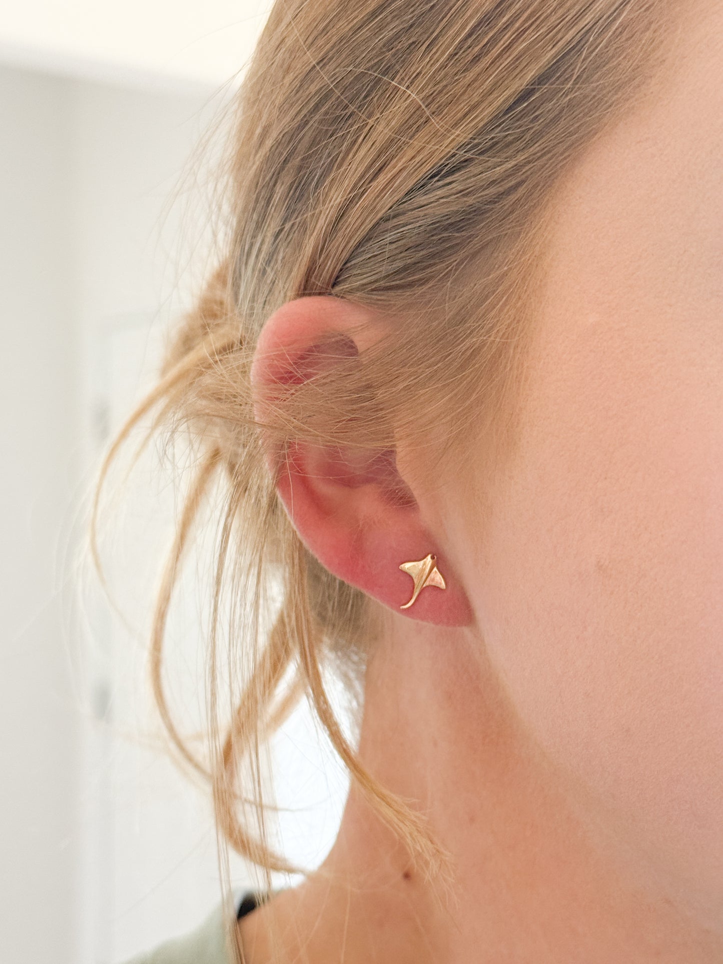 Manta Ray Studs
