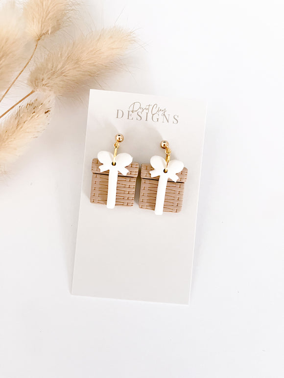 Rattan Present Dangles