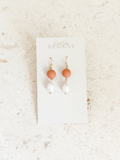 Lea Dangles